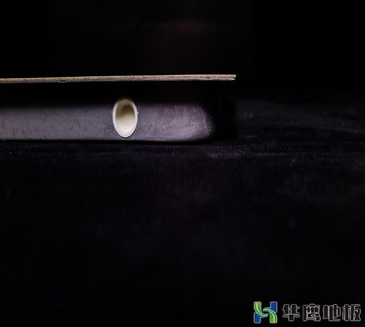 無邊防靜電地板側(cè)面.jpg