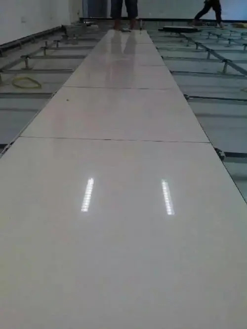 防靜電瓷質(zhì)地板