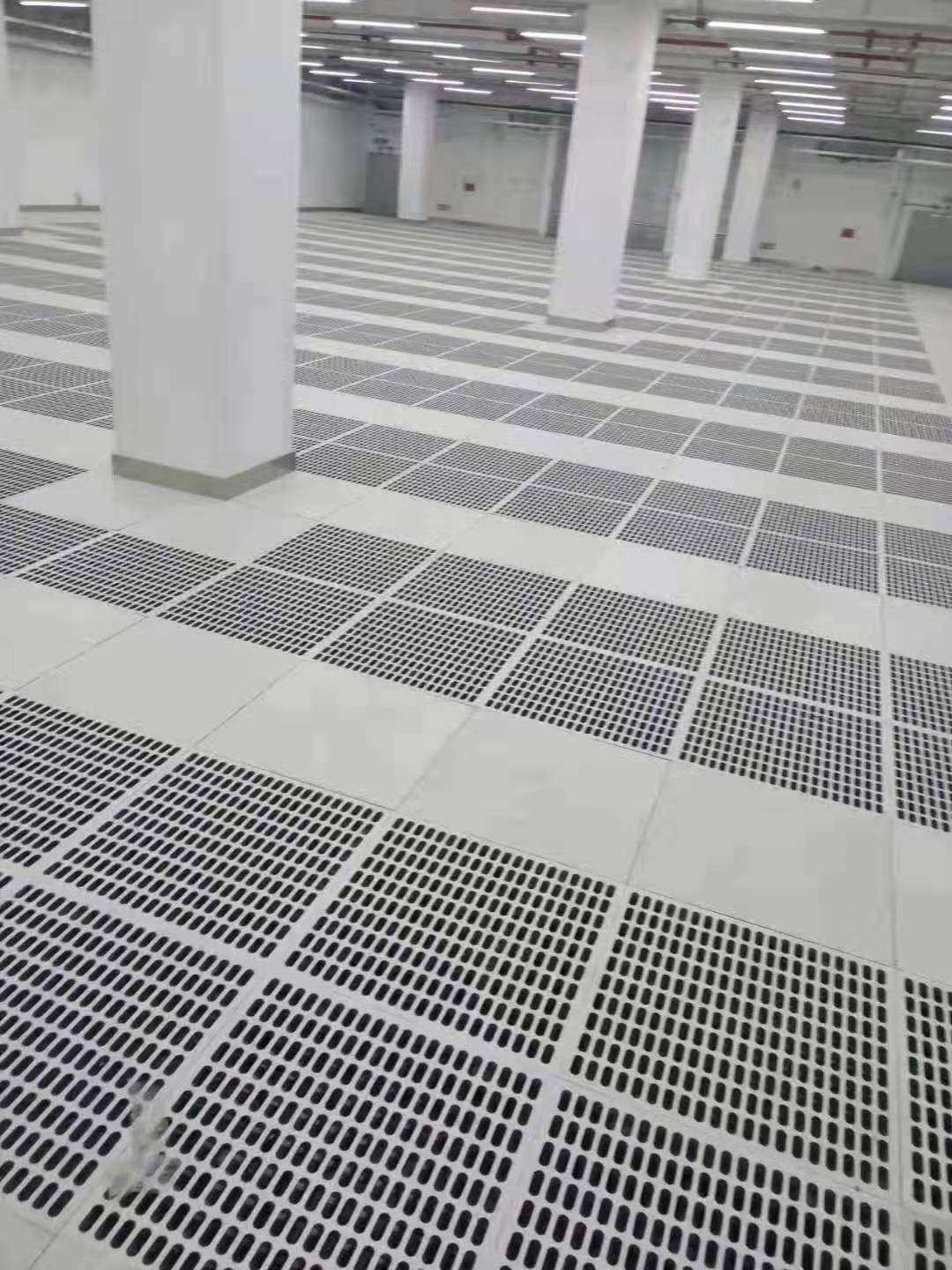 全鋼通風(fēng)防靜電地板哪種好？