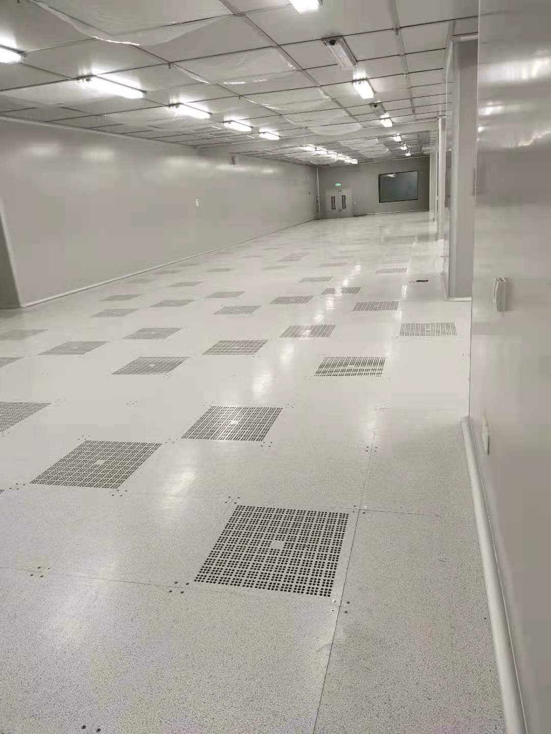 華鷹防靜電地板保駕護航深圳信息學(xué)院辛辛學(xué)子